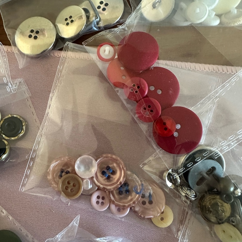 Assorted Buttons - Picture 3 of 6